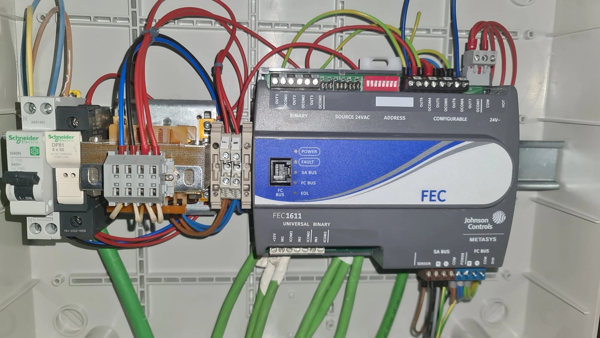 Cuadro de control y automatización Metasys