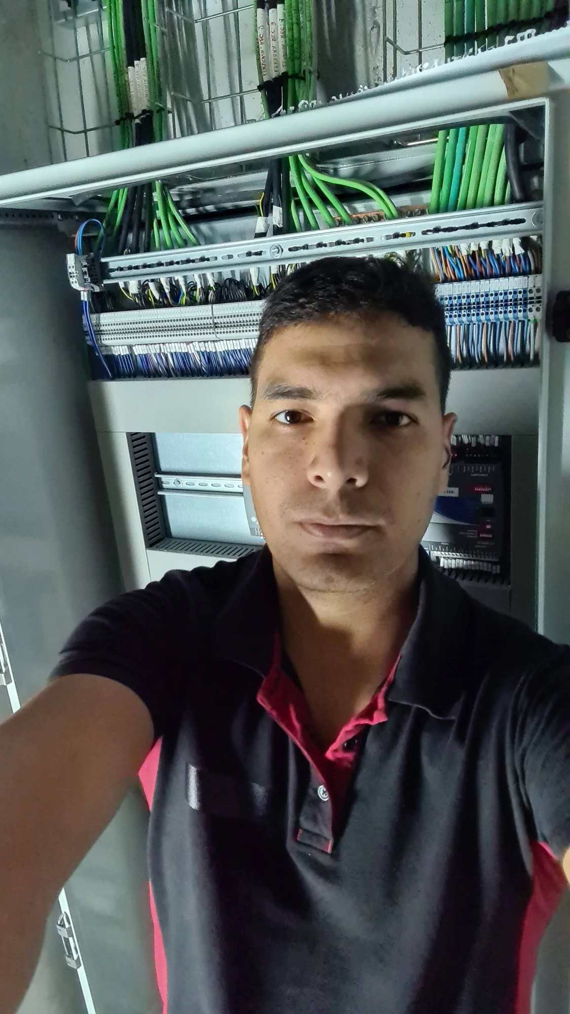 Punto de recarga para vehículo eléctrico e instalaciones